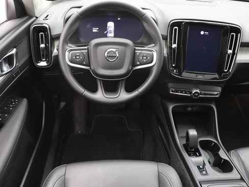 Used 2025 Volvo XC40 B5 Core AWD/4WD image 12