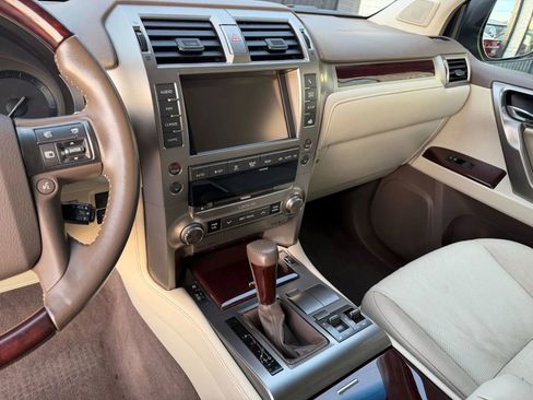 Used 2018 Lexus GX 460 image 29