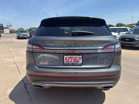 Used 2022 Lincoln Nautilus Reserve AWD/4WD image 8