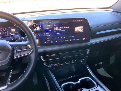 Used 2026 Chevrolet Traverse LT w/ Driver Confidence Package image 8