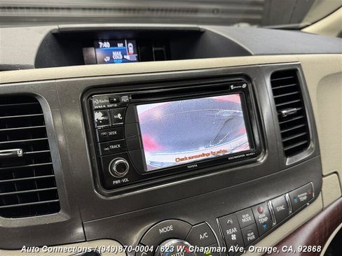 Used 2013 Toyota Sienna XLE image 22