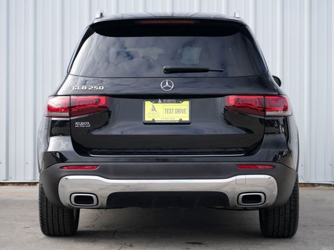 Used 2022 Mercedes-Benz GLB 250 w/ Premium Package image 10