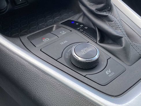 Used 2022 Toyota RAV4 LE image 26