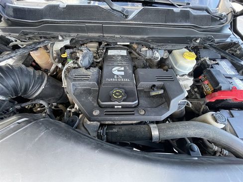 Used 2019 RAM 2500 Laramie AWD/4WD image 9