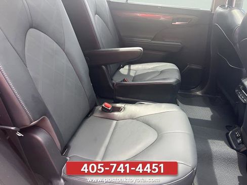 Used 2023 Toyota Highlander Platinum AWD/4WD image 52