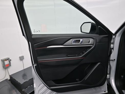 New 2026 Ford Explorer ST-Line w/ ST-Line Street Pack image 9