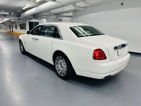 Used 2014 Rolls-Royce Ghost Extended Wheelbase RWD image 2
