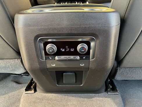 Used 2021 Chevrolet Suburban Z71 w/ Z71 Signature Package AWD/4WD image 30