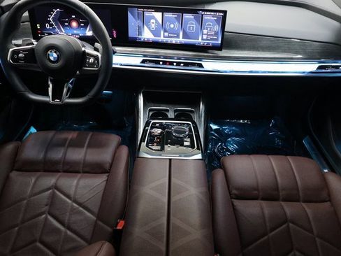 Used 2025 BMW 760i xDrive w/ Executive Package image 96