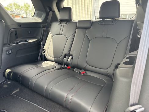 Certified 2025 Honda Pilot Black Edition image 39