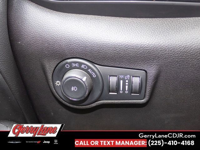 Used 2025 Jeep Compass Trailhawk AWD/4WD image 9