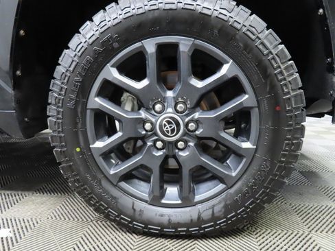 Used 2022 Toyota Tundra Platinum image 8