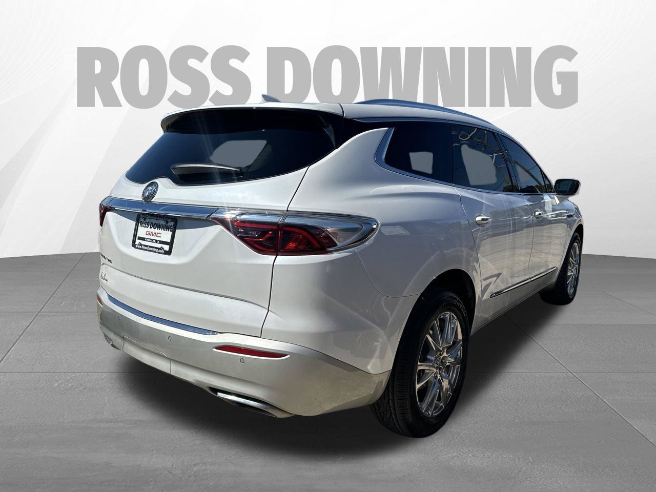 Used 2023 Buick Enclave Essence w/ Experience Buick Package FWD image 4