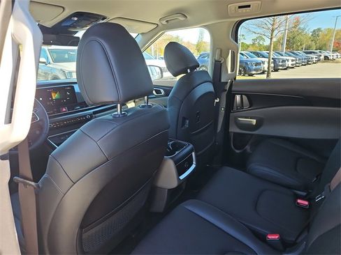 New 2026 Kia Carnival LXS image 8