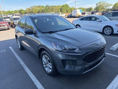 Used 2022 Ford Escape SE image 2