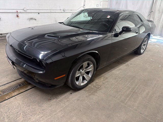 Used 2021 Dodge Challenger SXT w/ Driver Convenience Group RWD image 2
