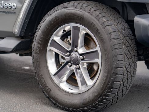 Used 2020 Jeep Wrangler Unlimited Sahara AWD/4WD image 8