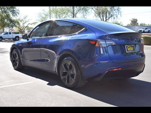 Used 2023 Tesla Model Y Performance image 6