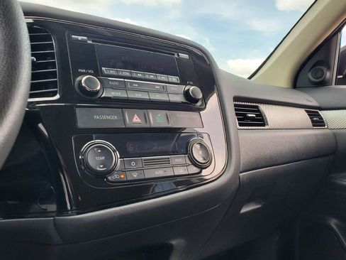 Used 2014 Mitsubishi Outlander ES FWD image 10