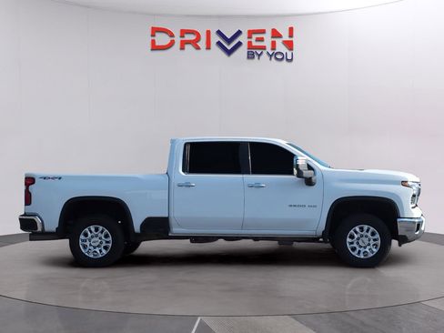 Used 2024 Chevrolet Silverado 2500 LTZ image 6