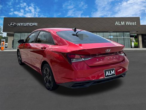 Used 2022 Hyundai Elantra SEL w/ Convenience Package FWD image 7