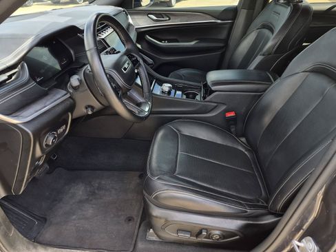 Used 2022 Jeep Grand Cherokee Overland RWD image 11