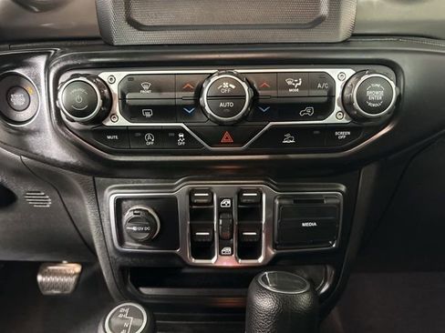 Used 2022 Jeep Gladiator Sport image 17