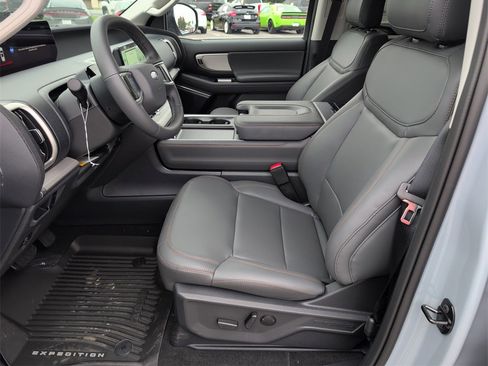 New 2025 Ford Expedition Active image 13
