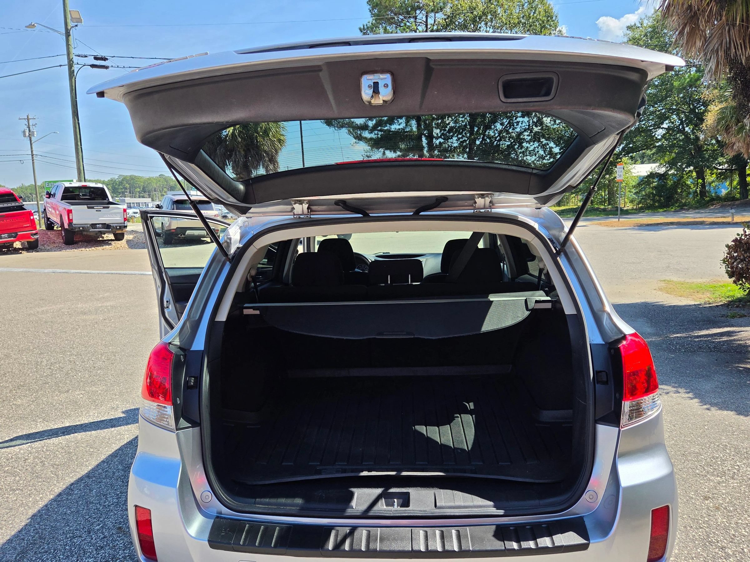 Used 2013 Subaru Outback 2.5i Premium w/ All-Weather Pkg AWD/4WD image 23