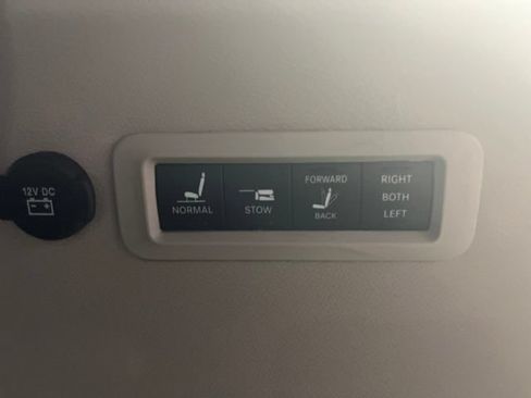 Used 2020 Chrysler Pacifica Limited FWD image 59