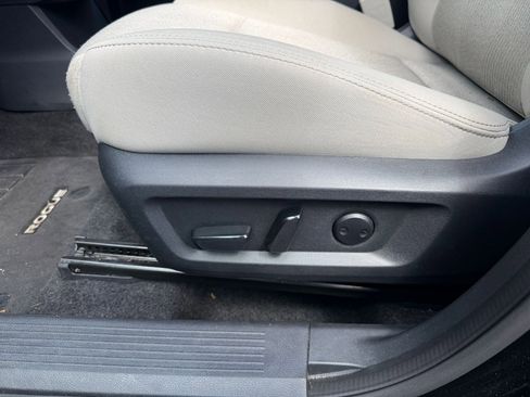 Used 2025 Nissan Rogue SV FWD image 22