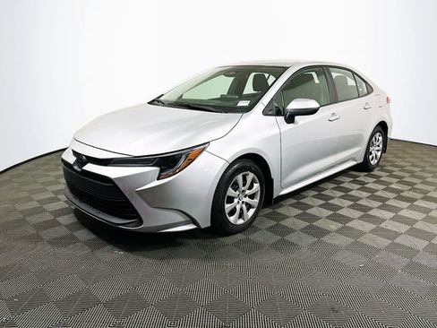 Certified 2025 Toyota Corolla LE image 4