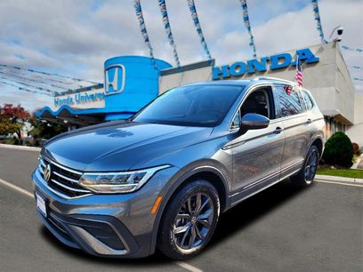 Used 2023 Volkswagen Tiguan SE w/ Panoramic Sunroof Package