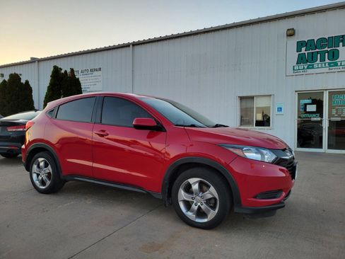 Used 2017 Honda HR-V LX image 9