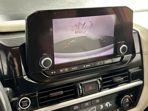 Used 2022 Nissan Pathfinder SV image 18