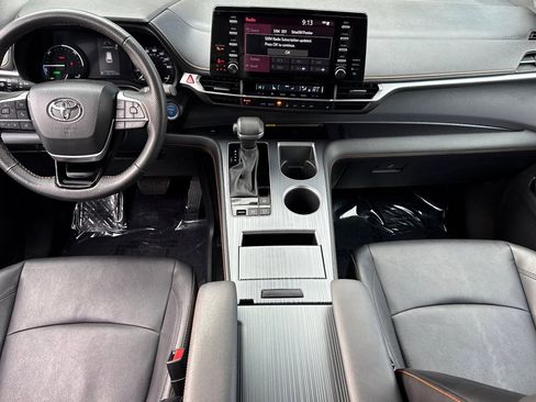 Used 2023 Toyota Sienna XSE image 16