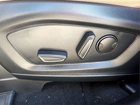 Used 2020 Ford Explorer XLT w/ Equipment Group 202A image 18