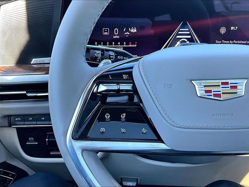 Used 2026 Cadillac Escalade Platinum Sport w/ LPO, ONYX Package image 26