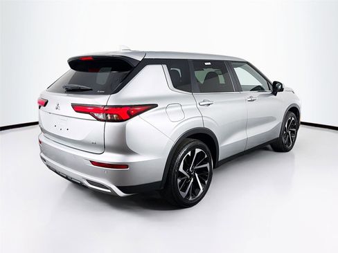 Used 2024 Mitsubishi Outlander SE AWD/4WD image 7