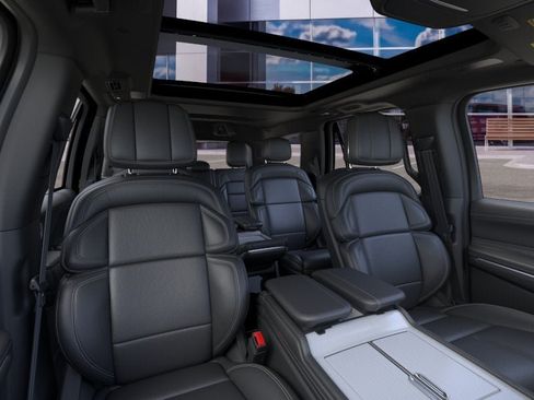 New 2026 Lincoln Navigator Reserve w/ Jet Appearance Package AWD/4WD image 10