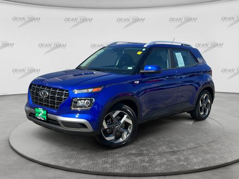 Used 2024 Hyundai Venue SEL FWD image 2