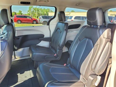 Used 2023 Chrysler Pacifica Touring-L w/ Road Tripper Package AWD/4WD image 23