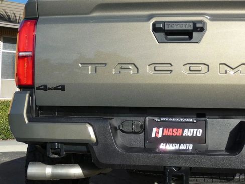 Used 2025 Toyota Tacoma TRD Sport image 13