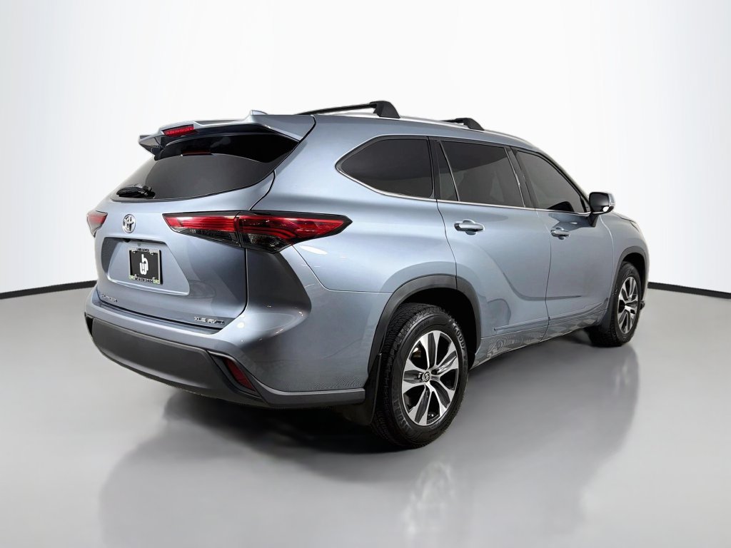 Used 2021 Toyota Highlander XLE AWD/4WD image 5