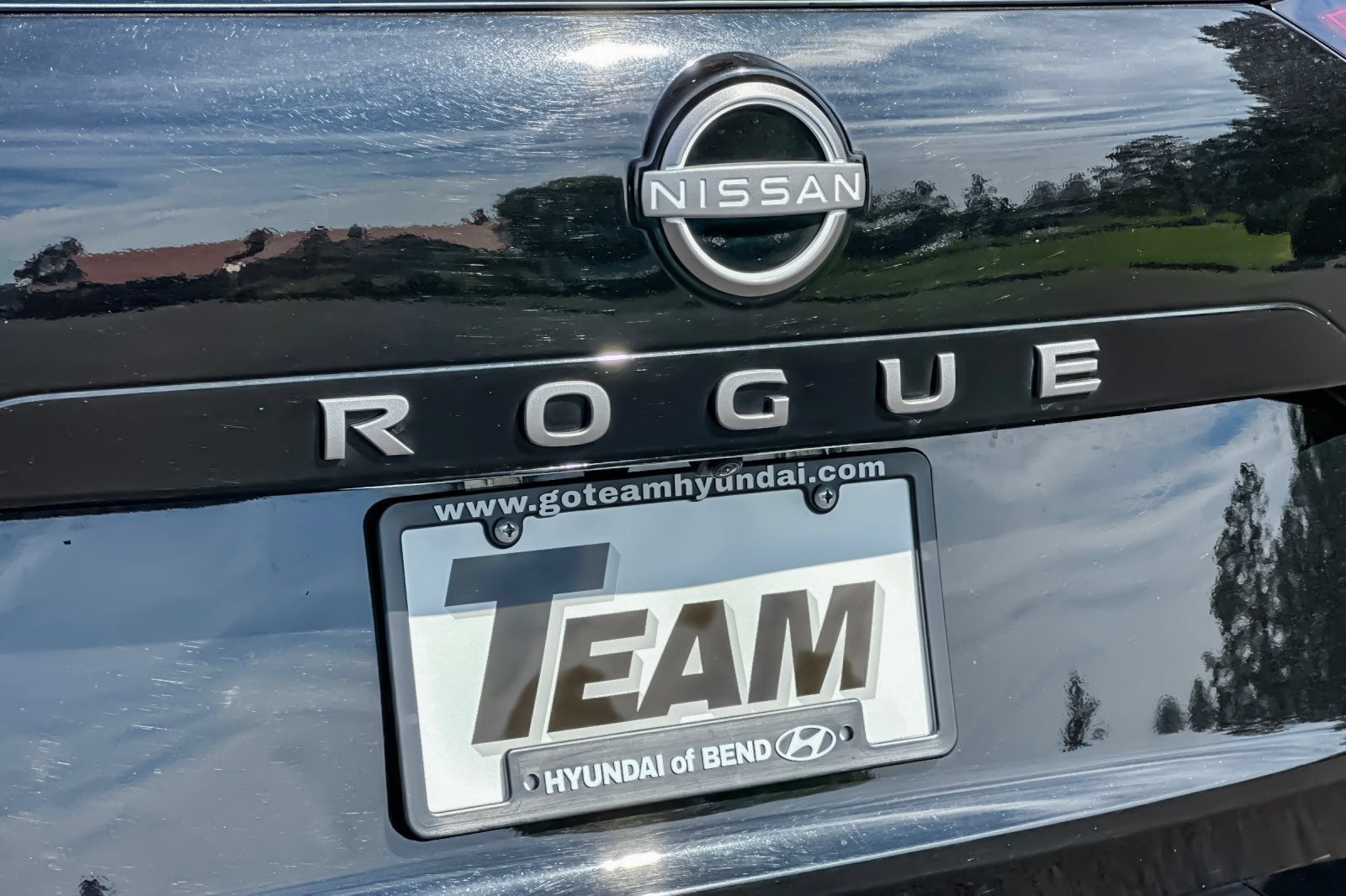 Used 2025 Nissan Rogue SV FWD image 39