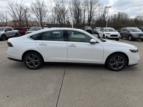 Used 2023 Honda Accord EX image 3