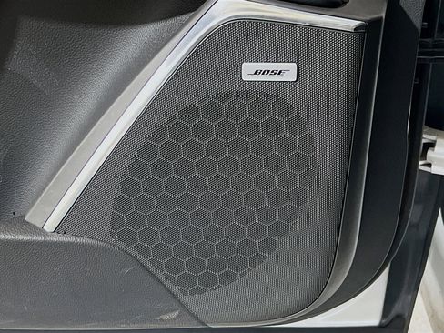 Used 2017 Cadillac Escalade Luxury image 13