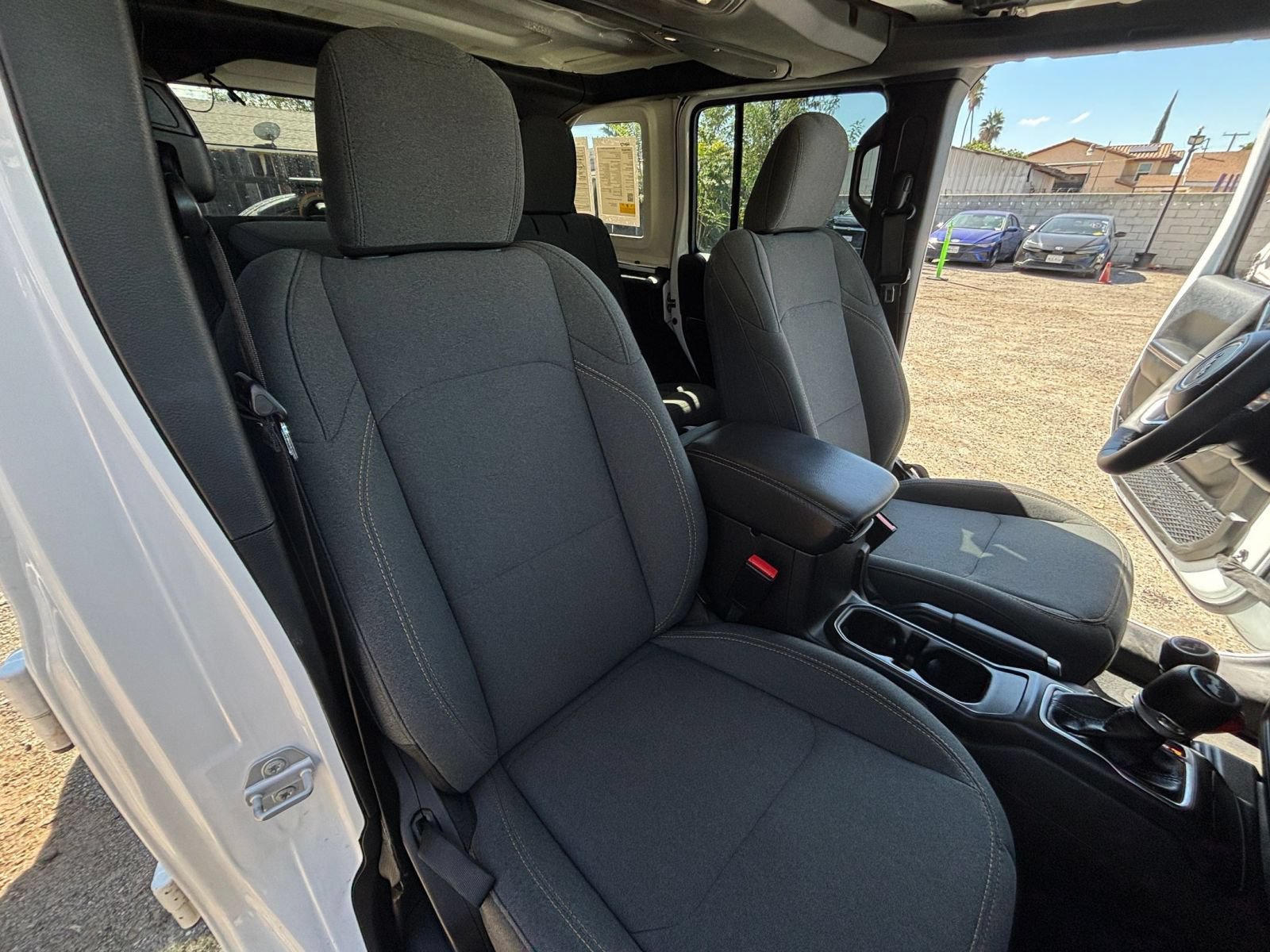 Used 2025 Jeep Wrangler Unlimited Sahara AWD/4WD image 35