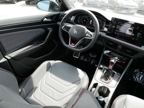 Used 2025 Volkswagen Jetta GLI Autobahn FWD image 9