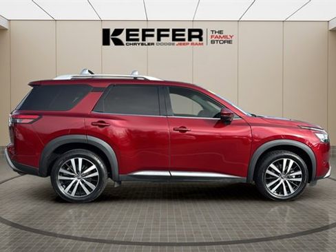 Used 2023 Nissan Pathfinder Platinum image 6